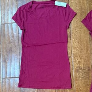 NWT Size XS Women's burgandy Red T-Shirt